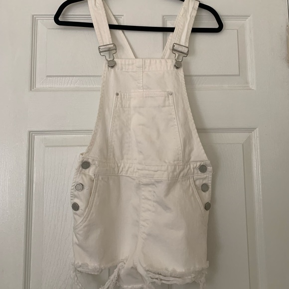 Blank NYC White Overall Distressed Shorts - I114
